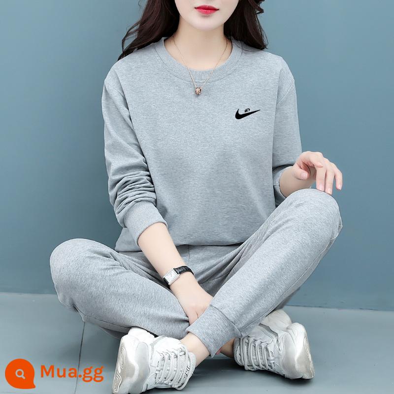 Trang web chính thức chính hãng Bộ đồ thun cotton dày màu xám cho nữ xuân thu 2023 bộ đồ thể thao chạy bộ rộng rãi của mẹ - Phong cách thông thường màu xám