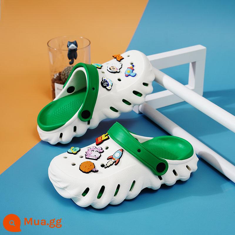 abckids giày xỏ lỗ trẻ em bé trai dép xăng đan mùa hè chống trượt trẻ em trung và lớn bé trai đi giày đi biển - Trắng và xanh (Crayon Shin-chan)