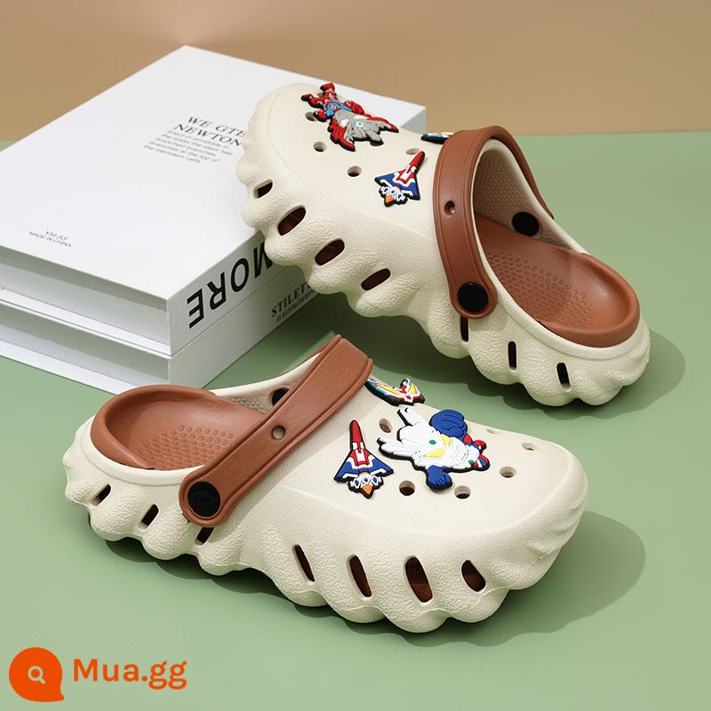 abckids giày xỏ lỗ trẻ em bé trai dép xăng đan mùa hè chống trượt trẻ em trung và lớn bé trai đi giày đi biển - Khaki (Ultraman)