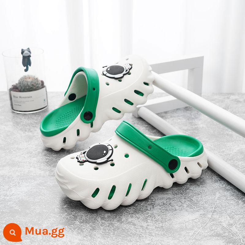 abckids giày xỏ lỗ trẻ em bé trai dép xăng đan mùa hè chống trượt trẻ em trung và lớn bé trai đi giày đi biển - Trắng và xanh lá cây (Phiên bản Q của Phi hành gia)