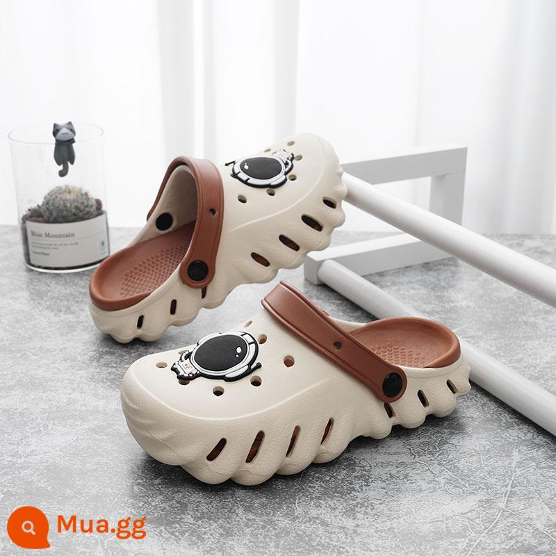 abckids giày xỏ lỗ trẻ em bé trai dép xăng đan mùa hè chống trượt trẻ em trung và lớn bé trai đi giày đi biển - Khaki Brown (Phiên bản Q của Phi hành gia)