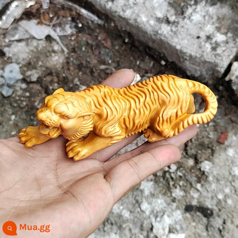 Taihang Yabai Xiaomeng Tiger Ornament Tiger Tiger Head Chạm khắc gỗ Tay cầm Miếng Mặt dây chuyền Chơi Wenwan Chạm khắc gỗ nguyên khối - Hổ đi bộ Thuja 12cm