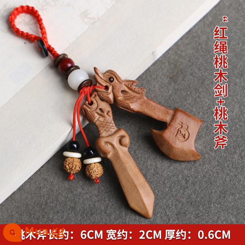 Đích thực thật gỗ gụ thanh kiếm mặt dây chuyền con dao mặt dây chuyền nhỏ nguyên chất handmade trẻ em nữ mô hình mang theo móc chìa khóa ô tô chính hãng mang theo - Kiếm gỗ đào + rìu gỗ đào kiểu dây đỏ