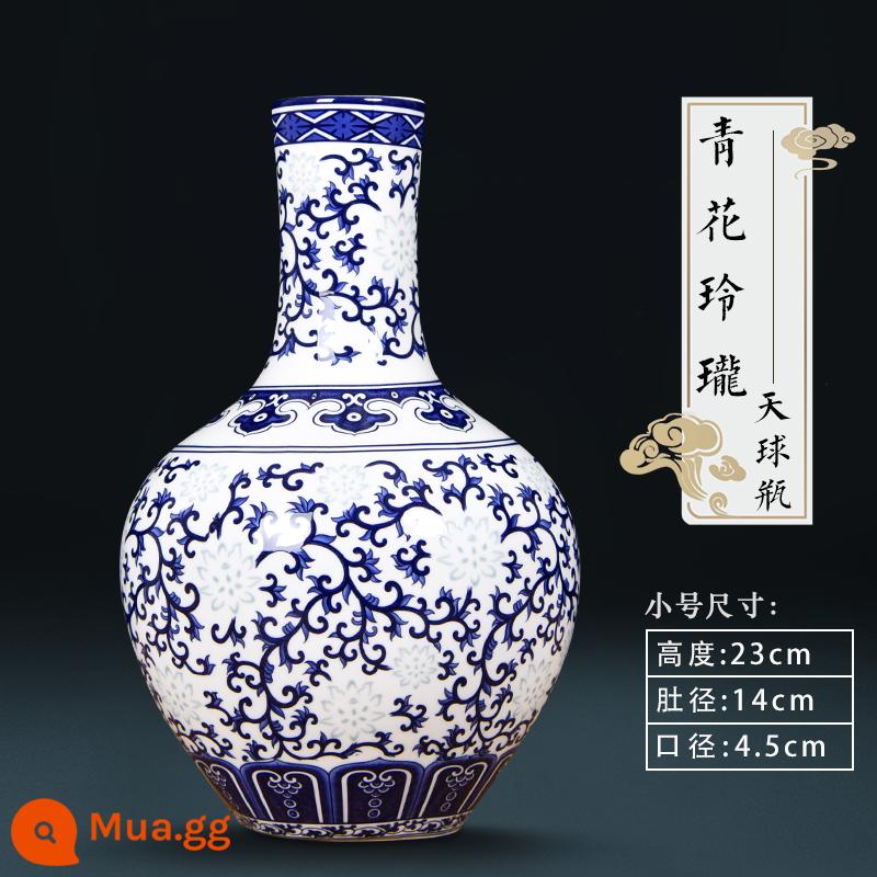 Vase Geramic Light Light sang trọng cao -sứ Jingdezhen màu xanh và trắng Đồ sứ Trung Quốc Trang trí trang trí trang trí trang trí trang trí trang trí trang trí trang trí trang trí - Bình thiên cầu nhỏ màu xanh trắng (có đế)