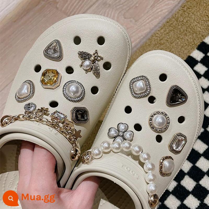 Thích hợp cho giày lỗ crocs phụ kiện Giày CRORS hoa khóa giày phụ kiện tự làm giày trang trí chéo hương thơm nhỏ - Bộ đồ Baroque Chain Clause 1 [không có giày]