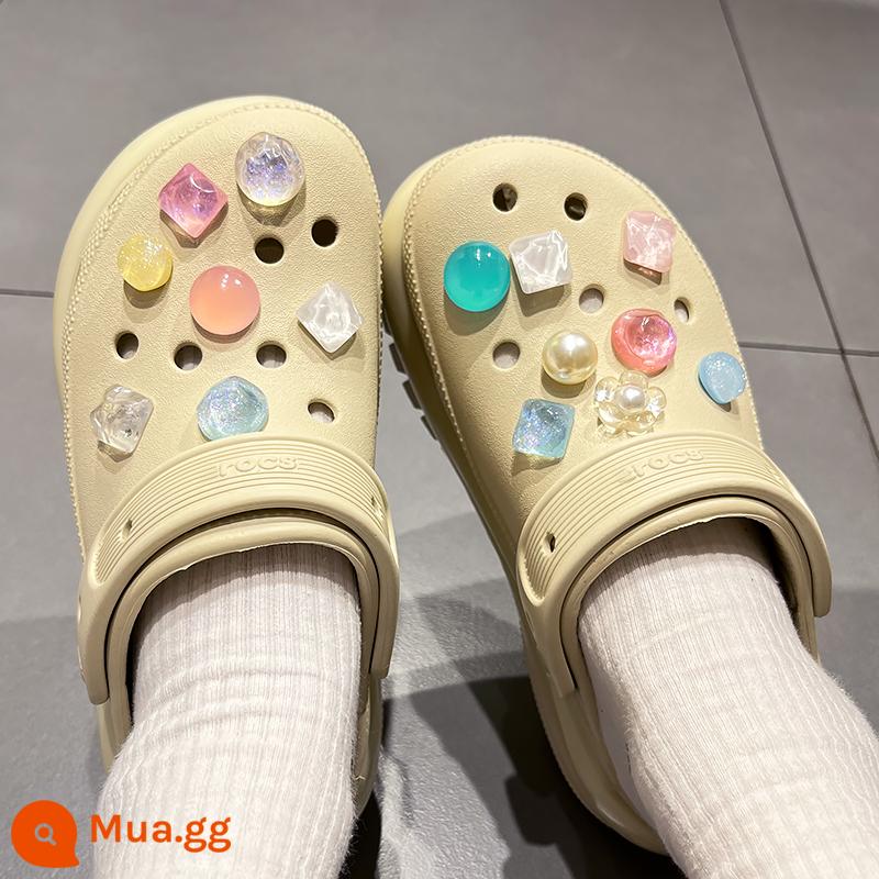 Thích hợp cho giày lỗ crocs phụ kiện Giày CRORS hoa khóa giày phụ kiện tự làm giày trang trí chéo hương thơm nhỏ - Mô hình trong suốt đầy màu sắc