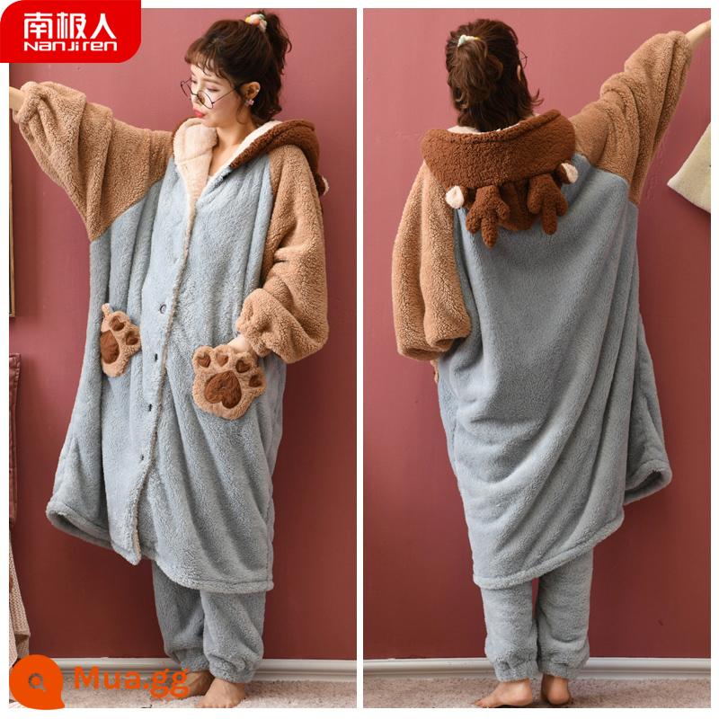 Váy ngủ cặp đôi mùa đông lông cừu san hô nam nữ flannel dày cộng nhung phục vụ tại nhà Bộ đồ ngủ cặp đôi mùa thu đông - Nam Cực NMX:661 Bộ đồ ngủ Flannel tay áo màu nâu nhạt in hình bàn chân màu xanh nhạt cho nữ