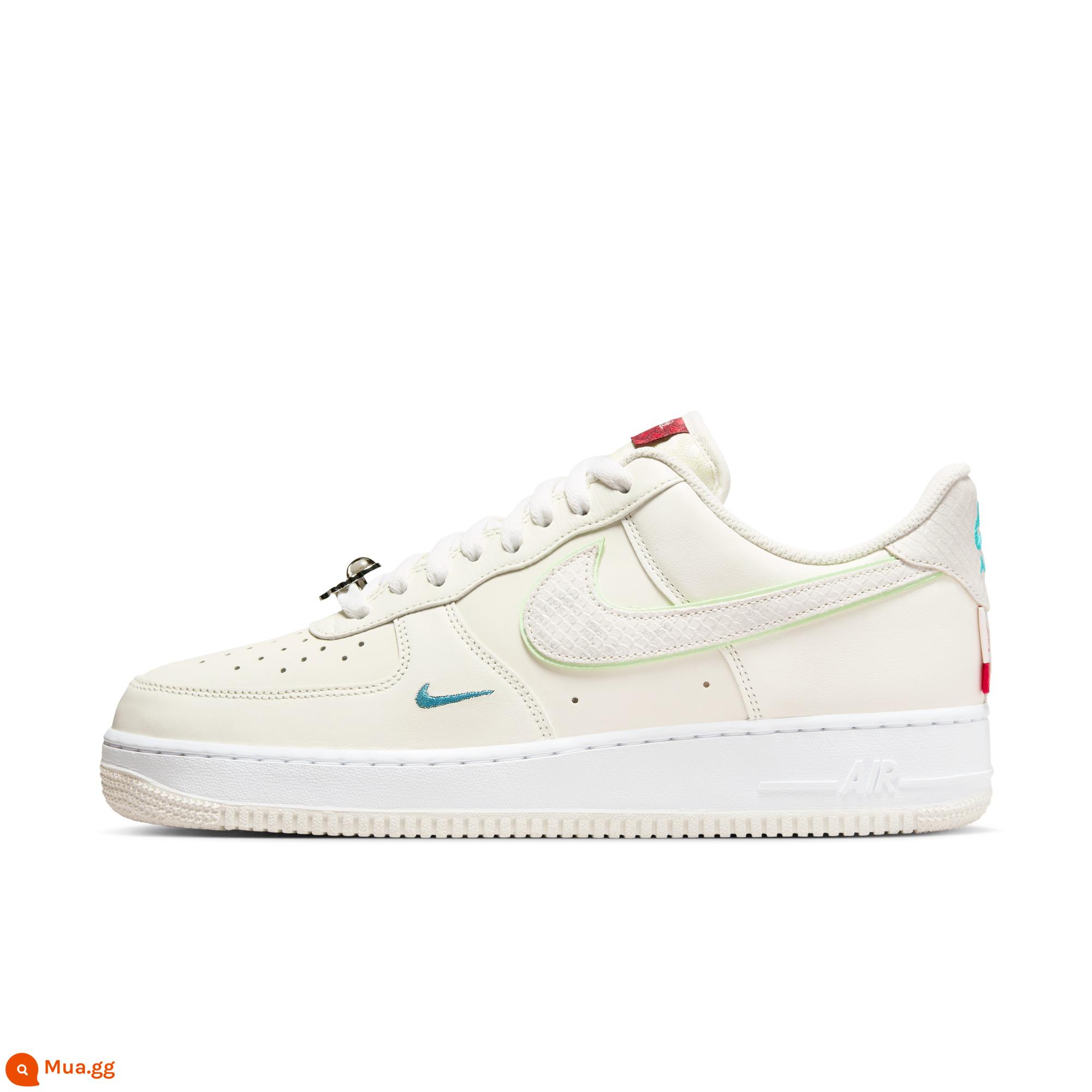 Nike Giày thể thao nam Nike Air Force One chính thức AIR FORCE 1 xuân mới FZ5052 - 131 Cánh Buồm Trắng/Xanh Hơi Nước/Trắng/Đỏ Đại Học/Đỏ Tươi