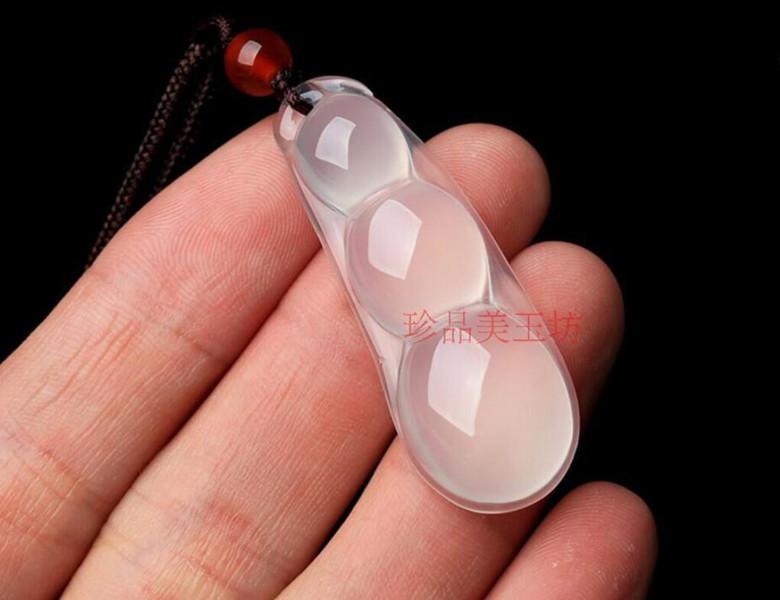 Một cuộc đấu giá nhân dân tệ sắp kết thúc Mặt dây chuyền đậu xanh chalcedony tự nhiên bằng đá chalcedony bốn mùa giữ an toàn mặt dây chuyền ngọc bích