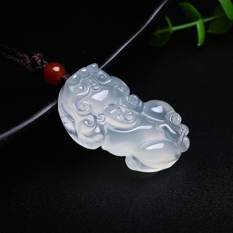 Boutique One Yuan Auction Mặt dây chuyền Hạt đá tự nhiên Đá tự nhiên Trung thành với đá Chalcedony trắng làm quà tặng cho bạn trai và cặp đôi Mặt dây chuyền ngọc bích cổ