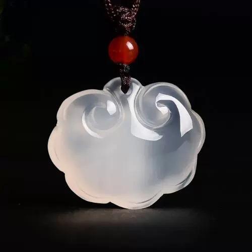 Một nhân dân tệ đấu giá băng tự nhiên loài trắng chalcedony mặt dây chuyền chalcedony Ruyi bé khóa mặt dây chuyền ngọc bích mặt dây chuyền nam và nữ