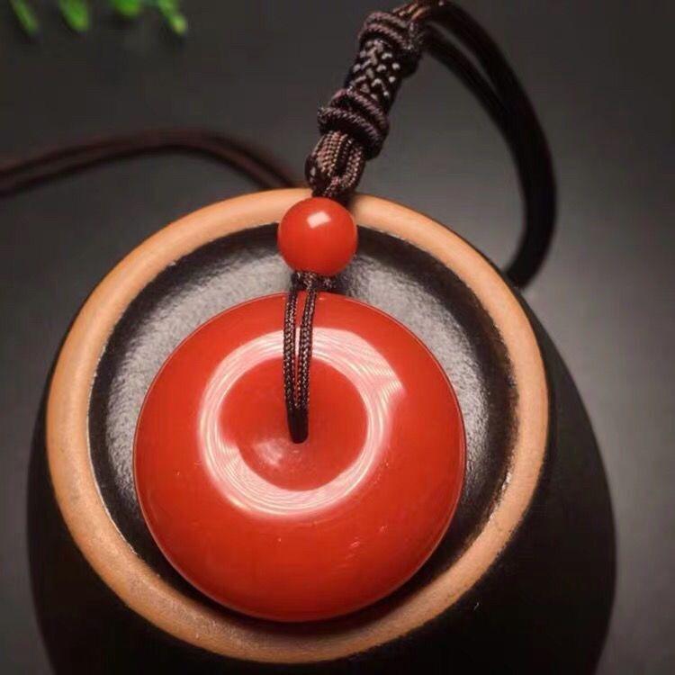 Một đô la bắn bao bì tự nhiên Liangshan South Red Agate Ping Một mặt dây chuyền của Buckle mặt dây chuyền Đạo luật và Phụ nữ Định hướng hàng năm