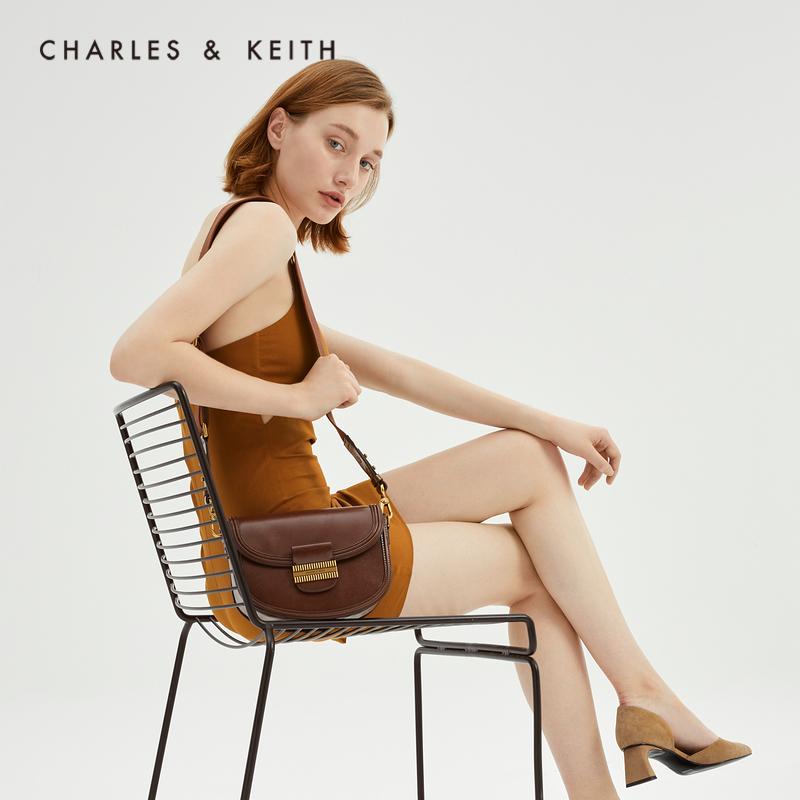 Giáng sinh CHARLES&KEITH dây đeo vai rộng CK2-80781496 Messenger nữ phong cách retro túi đậu phụ yên ngựa cổ điển