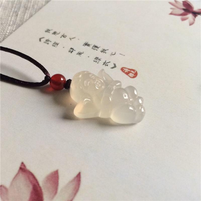 Một nhân dân tệ đấu giá đá tự nhiên chalcedony thần tình yêu phiên bản hoạt hình của thiên thần nhỏ bé thần hộ mệnh mặt dây chuyền ngọc bích nam và nữ