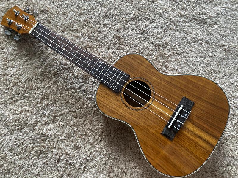 Đặc biệt giải phóng mặt bằng mới 23 inch full veneer gỗ keo đàn ukulele Ukulele đàn ukulele đàn guitar nhỏ