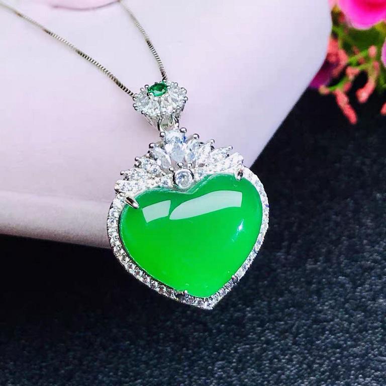 Một Nhân Dân Tệ Đấu Giá Boutique Tự Nhiên Hoàng Đế Băng Chrysoprase Mặt Dây Chuyền Hình Trái Tim Dát Bạc Tình Yêu Ngọc Bích Mặt Dây Chuyền Vòng Cổ