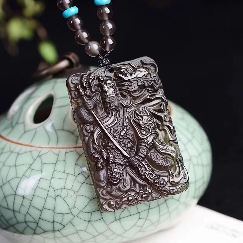 Boutique Đấu Giá Đá Tự Nhiên Brazil Obsidian Quan Gongwu Thần Tài Nam Nữ May Mắn Mặt Dây Chuyền Ngọc Bích