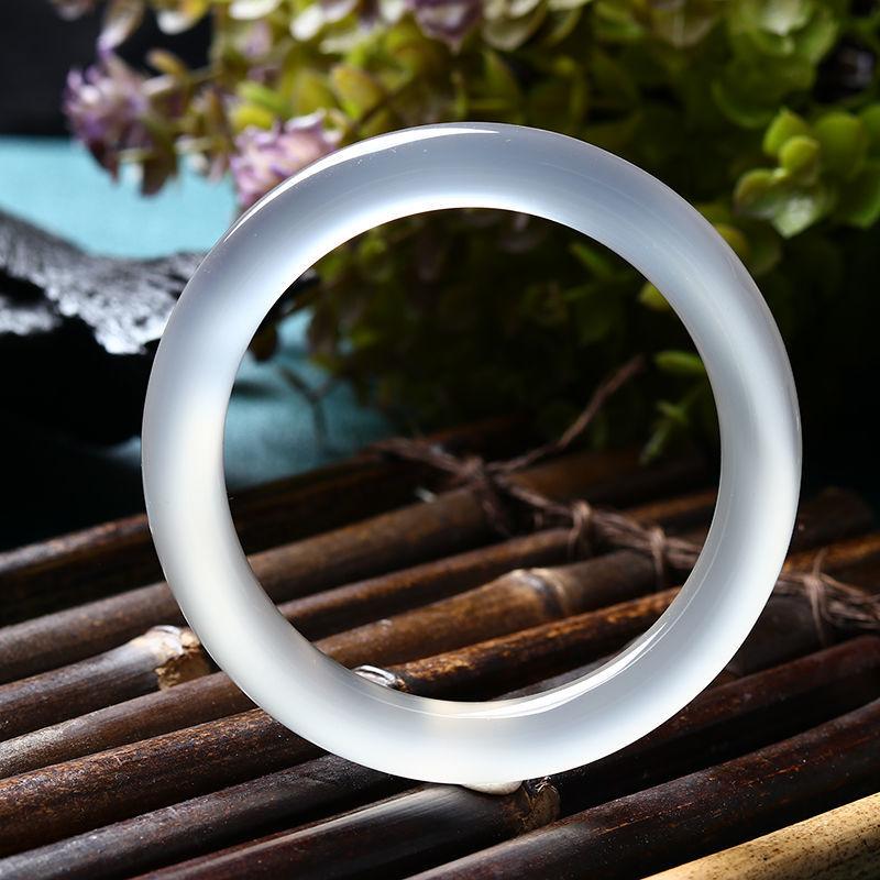 Một cuộc đấu giá rò rỉ của Yuan Jade Ice Insen Agate White Chalcedony Nữ Vòng đeo tay Jade Vòng đeo tay