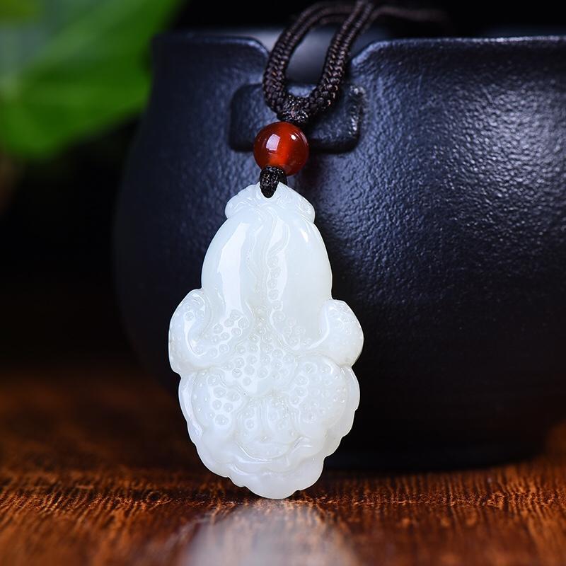 Đấu giá Ali nhận Tân Cương Hetian White Jade Sheep Fat Jade Bắp cải Baicai Mặt dây chuyền Vòng cổ thương hiệu Ngọc bích nam và nữ