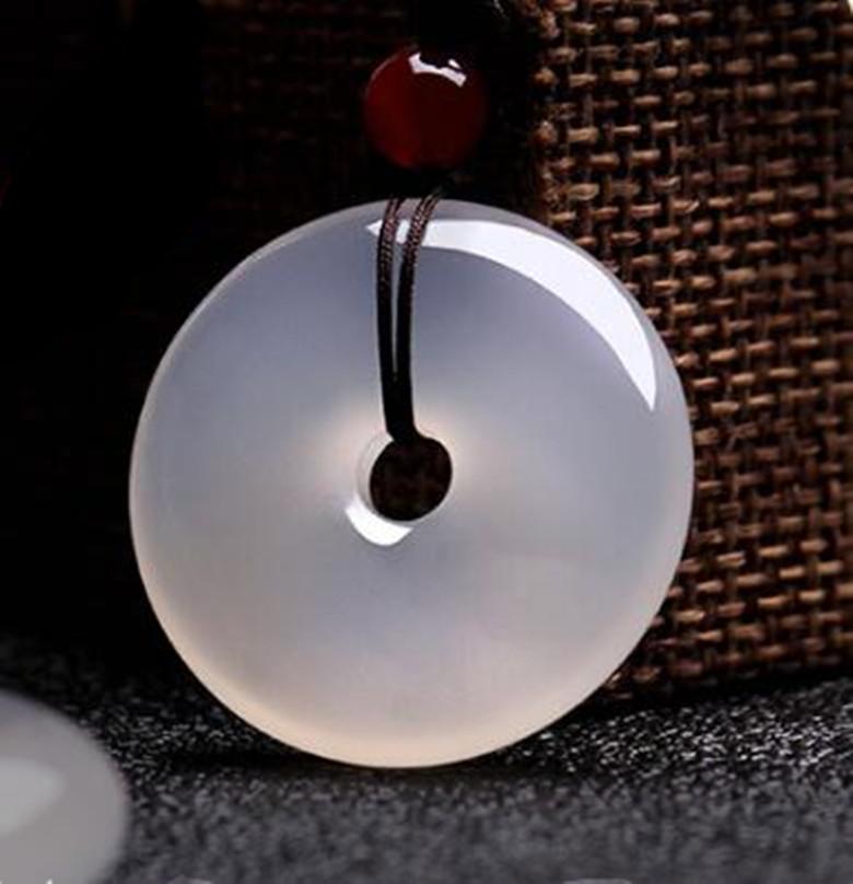 Boutique One Yuan Đấu Giá Đón Đá Tự Nhiên Chalcedony Trắng Bình An Khóa Trắng Chalcedony Ngọc Bích Tự Nhiên Mặt Dây Chuyền Miễn Phí Vận Chuyển