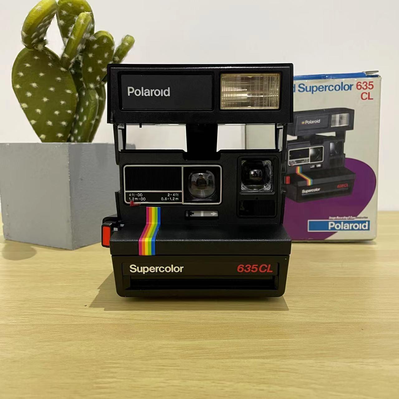 Máy ảnh Polaroid cổ điển cầu vồng đen Polaroid 635