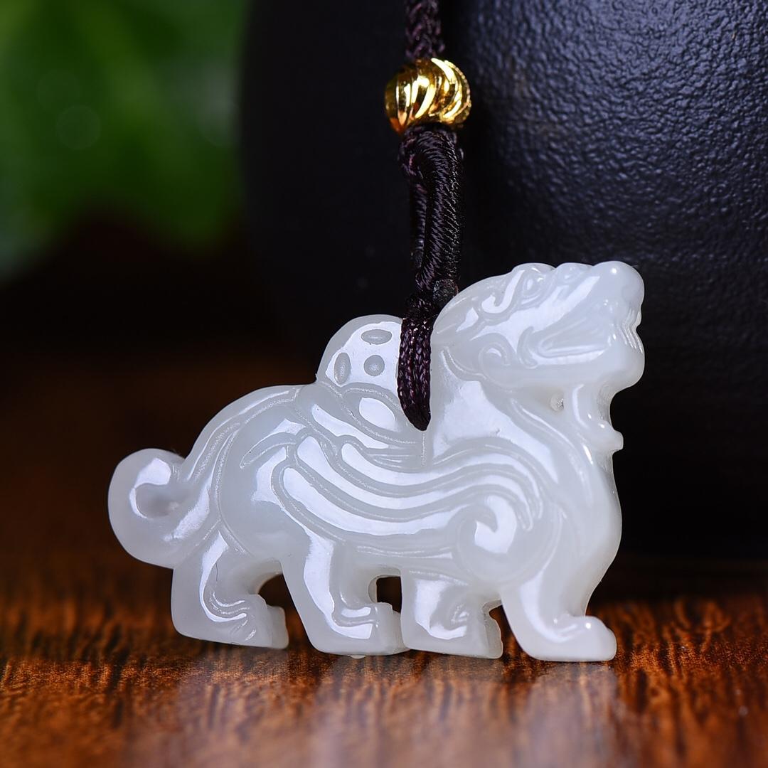 Đấu giá một nhân dân tệ Tân Cương Hetian Jade May mắn Pixiu Mặt dây chuyền White Jade Jade Mặt dây chuyền nam và nữ Suet White Jade Giấy chứng nhận