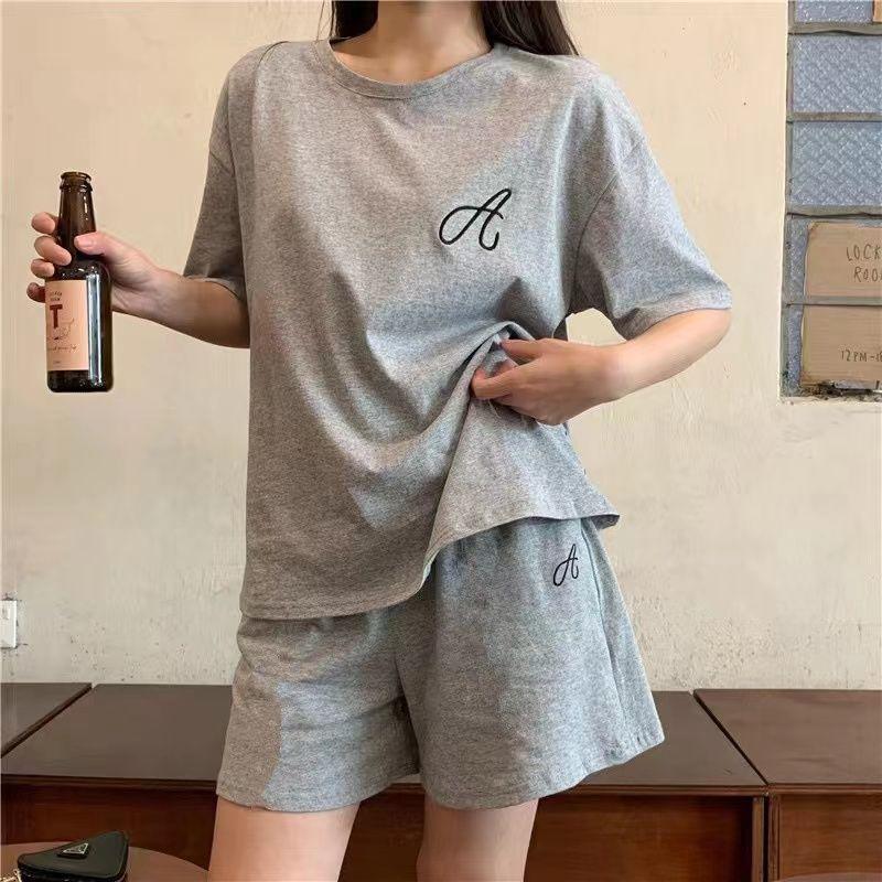 Bộ đồ thể thao giản dị bằng vải cotton nguyên chất cho nữ mùa hè 2024 quần short ngắn tay thời trang Hàn Quốc mới hai mảnh theo phong cách phương Tây xu hướng chạy bộ