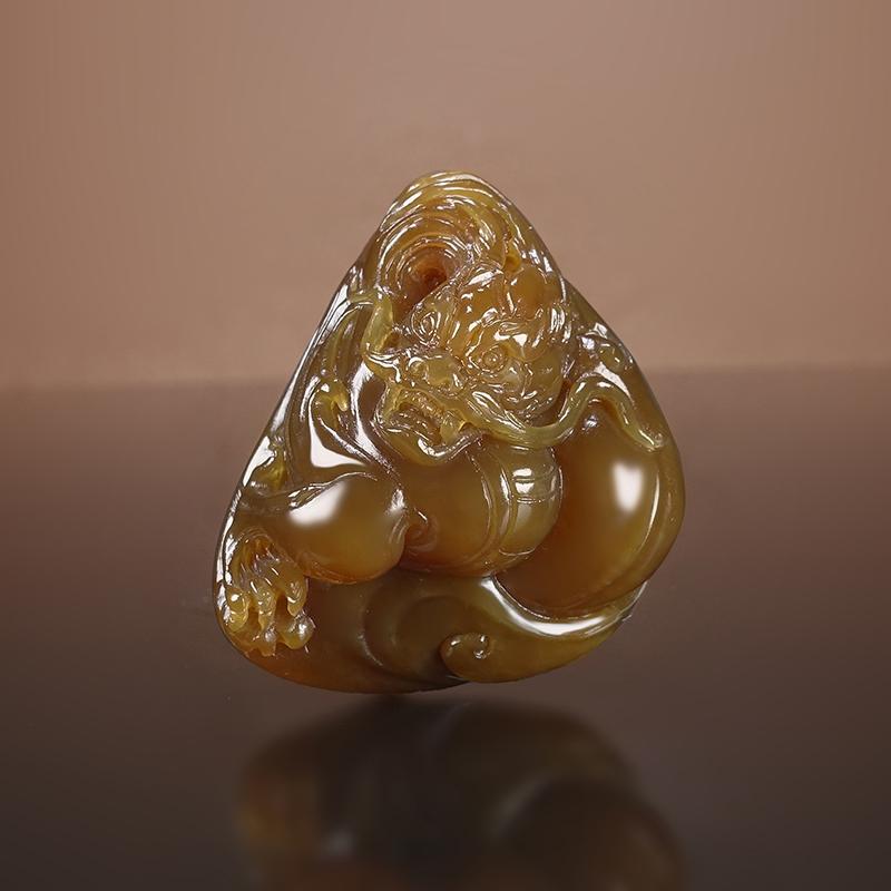 Ý nghĩa của thế giới rồng Hetian Jade Brown Màu đường đẹp và tốt dưỡng ẩm cho mặt dây chuyền Nafu 25,56g