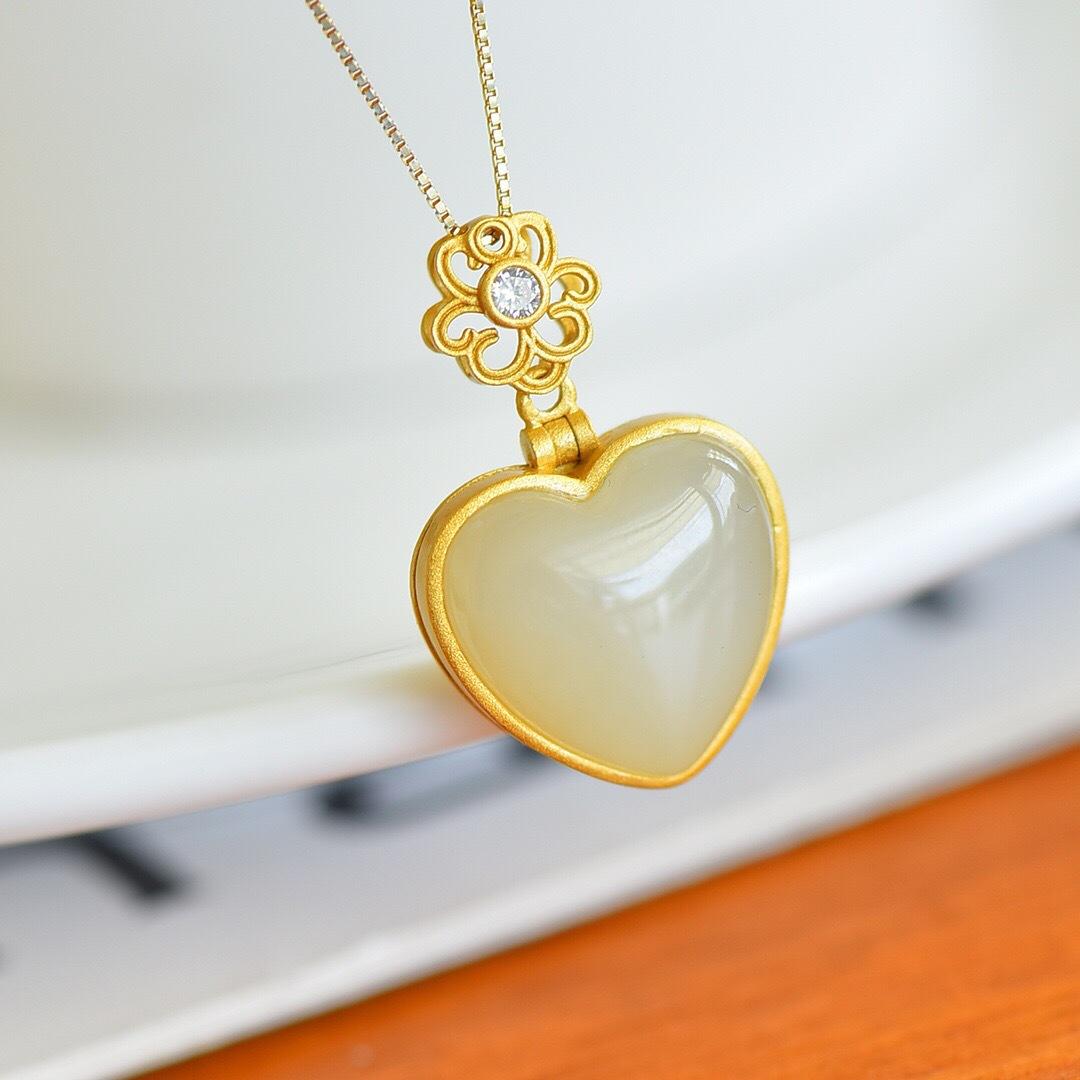 Một đồng nhân đấu giá tự nhiên hetian jade heart heart -shaped bray mặt dây chuyền s925 theo phong cách dân tộc retro cá tính hốc