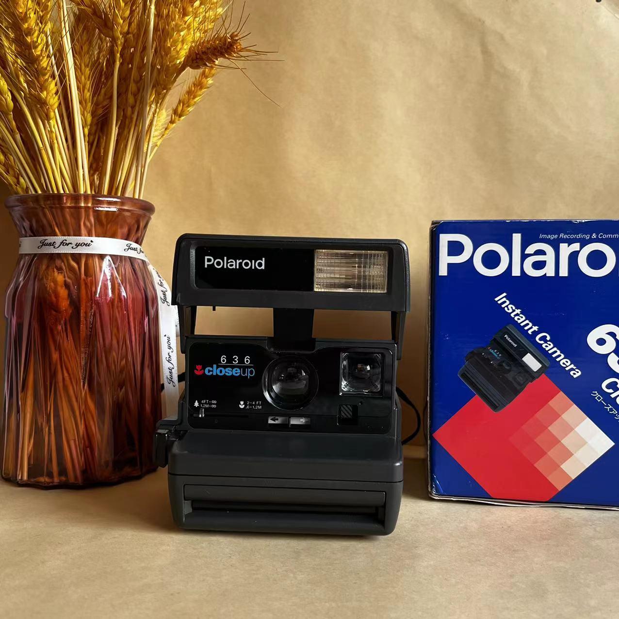 Polaroid 636, Polaroid 2000, Polaroid Leslie Cheung cùng một máy ảnh cổ điển