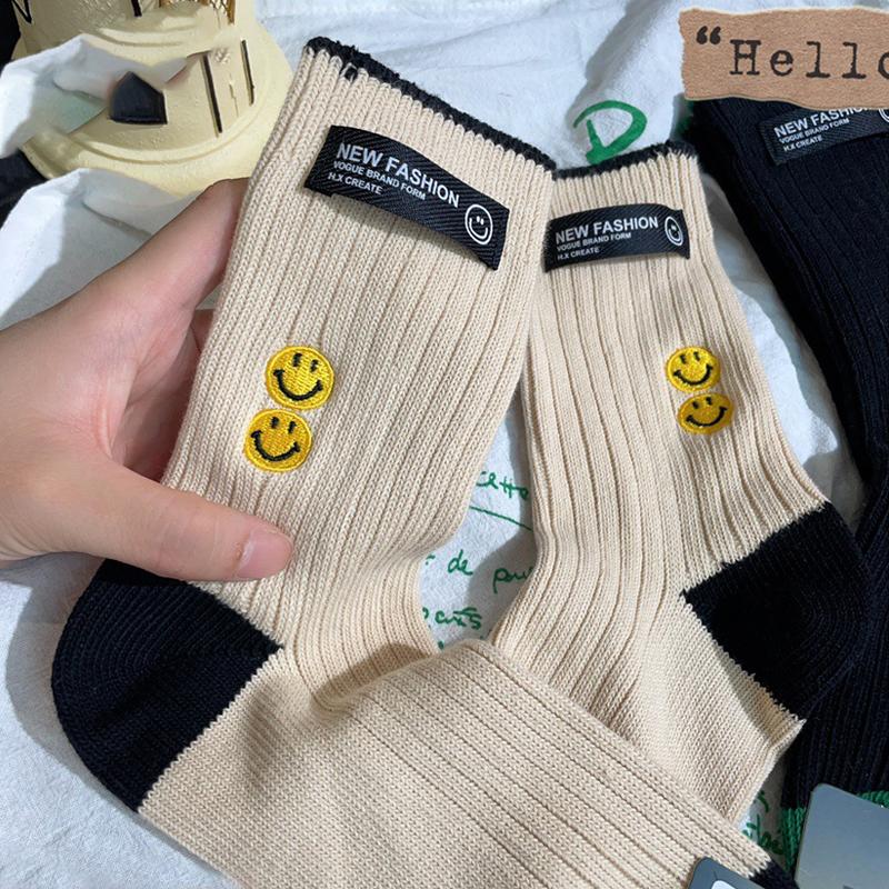 Jio Jio Jio Autumn and Winter New Socks Children Hàng hóa Tính cách hợp thời trang vớ đôi nụ cười thêu vải đánh dấu phiên bản tiếng Hàn