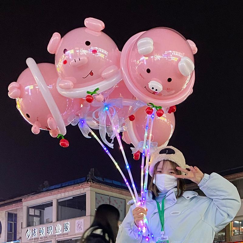 Bong bóng heo con màu đỏ sáng bán buôn phim hoạt hình trẻ em chất liệu tự làm gian hàng chợ đêm đẩy hàng bóng sóng