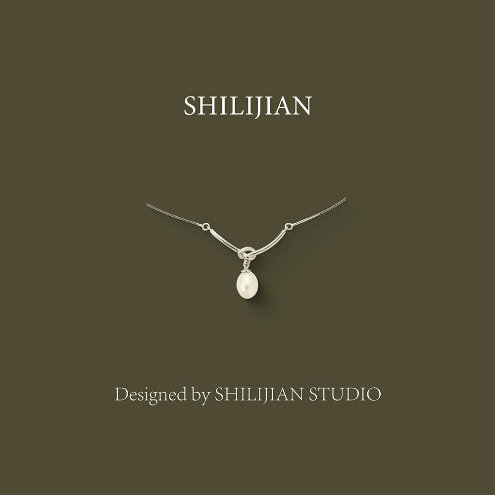 Shilijian [Ocean's Lost Pearl 925 Silver] Vòng cổ mặt cười ngọc trai nước ngọt đi lại đơn giản Xương đòn đa năng của cô gái