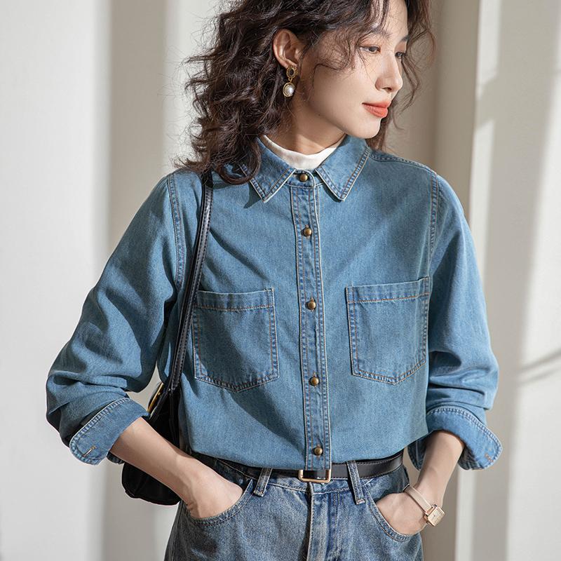 Áo sơ mi denim mềm kiểu cổ điển màu xanh nhạt dành cho nữ với nhiều lớp nhung cho mùa xuân 2024 áo kiểu dáng nhỏ nhắn mới của Hồng Kông