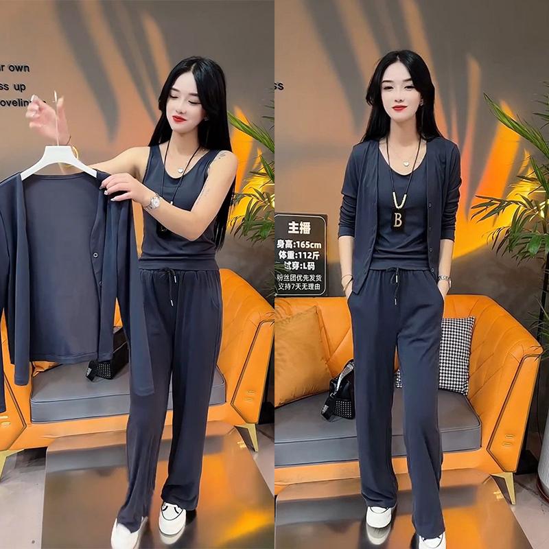 2024 mới mùa thu phong cách Hàn Quốc phong cách nước ngoài giảm tuổi vest cardigan quần ống rộng nữ dáng rộng giản dị thể thao bộ đồ ba món