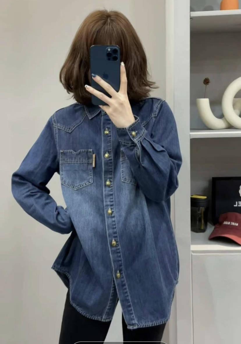 Áo sơ mi denim phổ biến dành cho nữ mùa xuân 2024 mới thiết kế dáng rộng xếp lớp hàng đầu áo sơ mi cardigan thông thường áo khoác