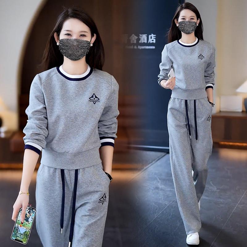 Bộ đồ thể thao thông thường cho nữ 2024 xuân thu phiên bản Hàn Quốc dáng rộng cổ tròn dày cotton T ống rộng quần hai mảnh